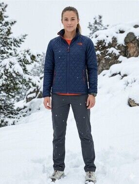 The North Face Womens S/P Navy Blue Thermobal Quilted Puffer Jacket.